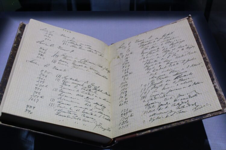 NAKED、ガウディ展