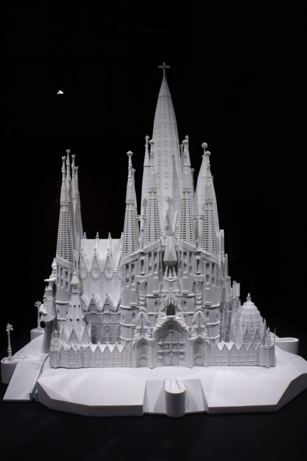 NAKED、ガウディ展