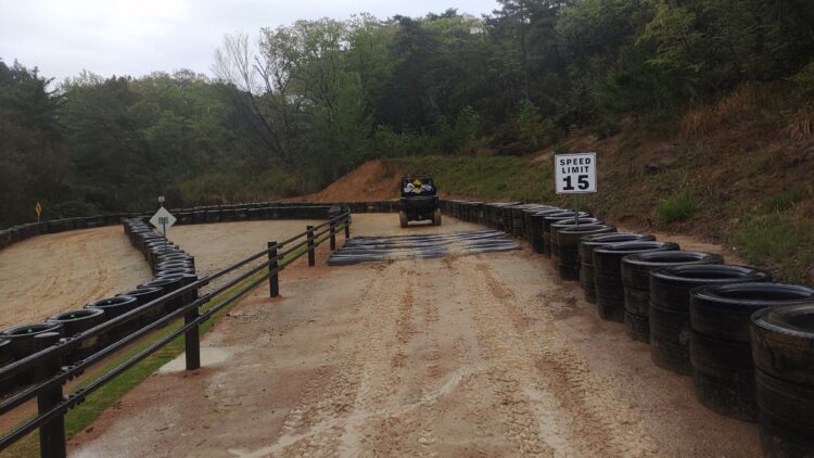 ネスタリゾート神戸、ライジング・バギー