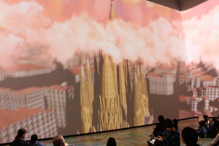 NAKED、ガウディ展