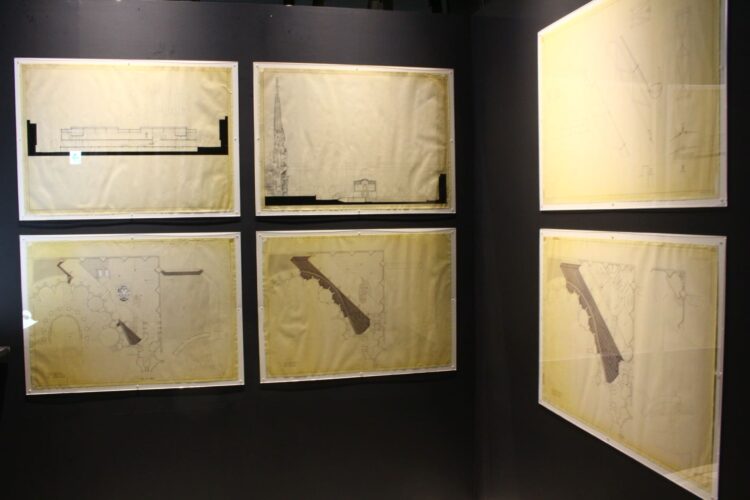 NAKED、ガウディ展