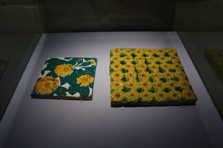 NAKED、ガウディ展