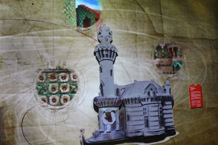 NAKED、ガウディ展