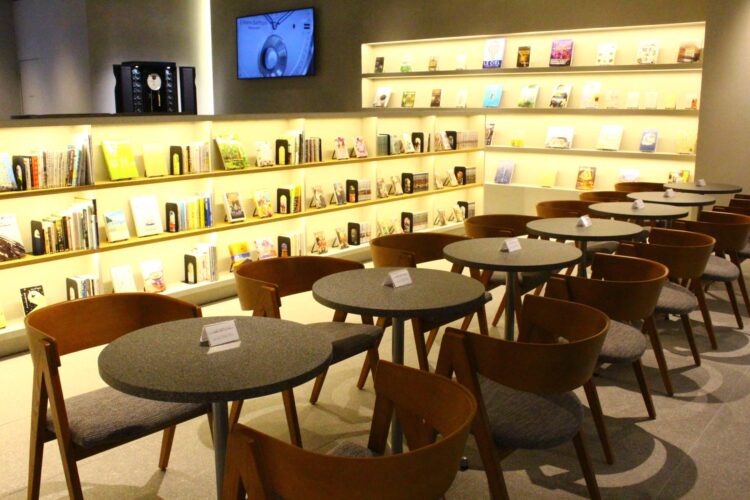 クオーツ心斎橋、スターバックス、シェアラウンジ