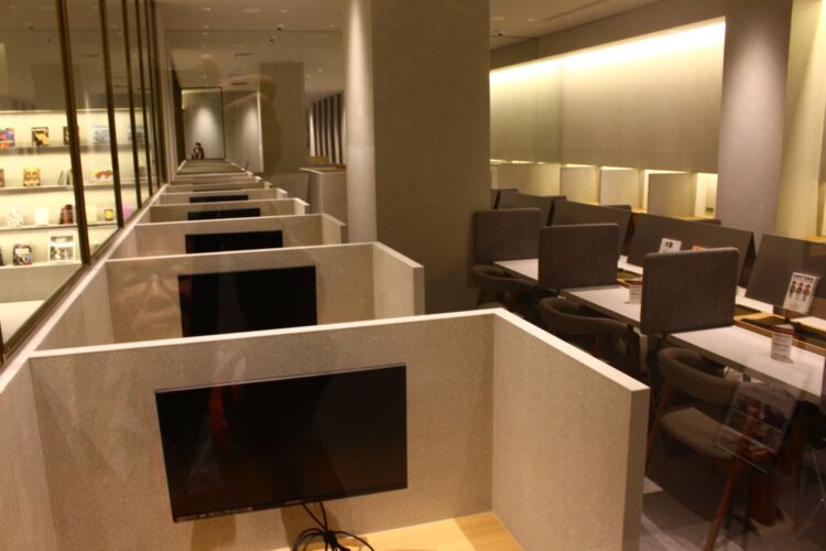 クオーツ心斎橋、スターバックス、シェアラウンジ