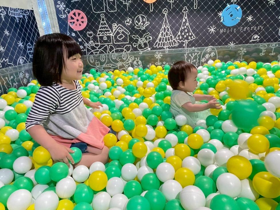 イオンモール大日 スキッズガーデン ボールプール 小さな子ども