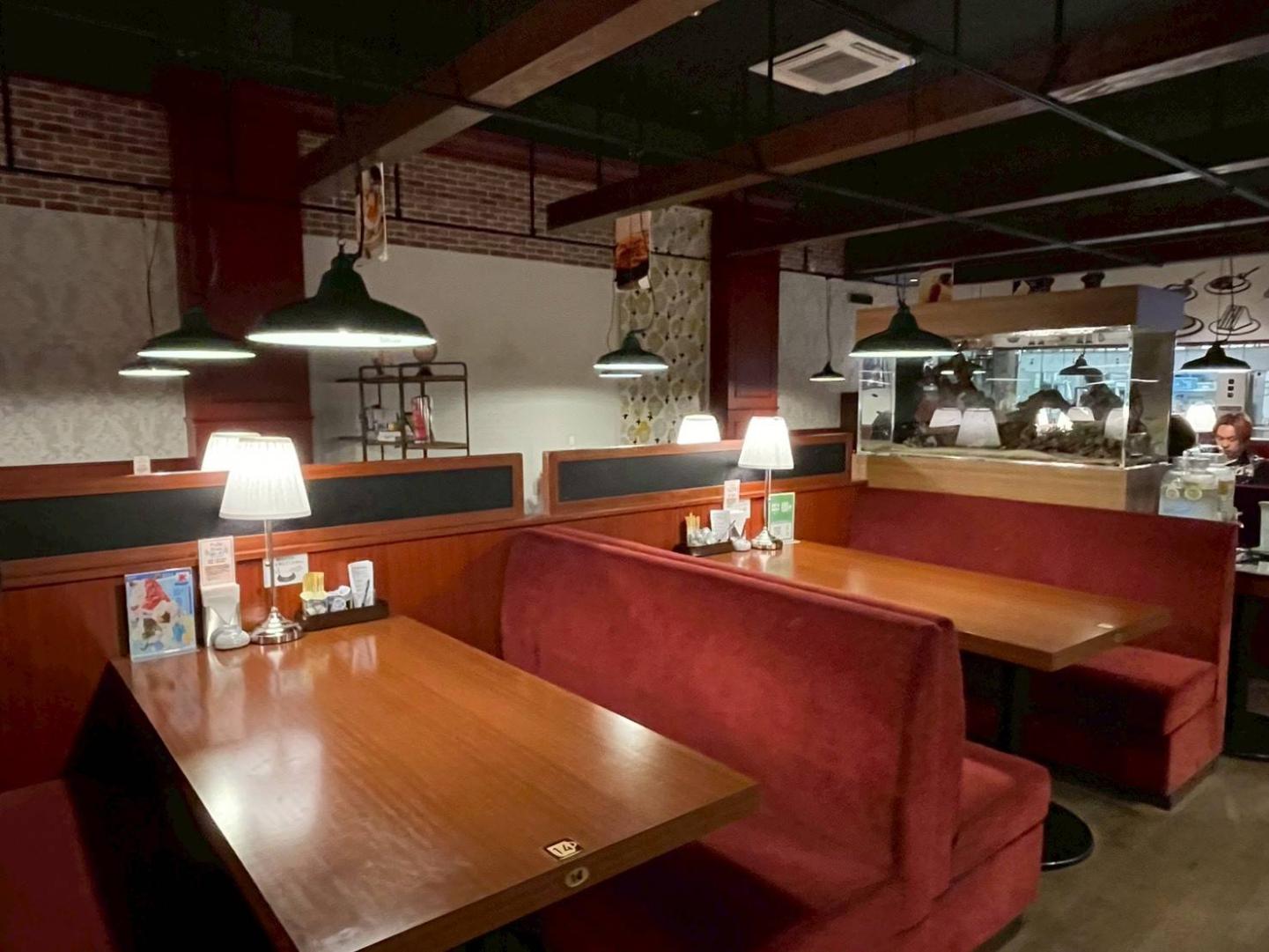 イオンモール大日 喫茶グリルピノキオ 店内ソファー席