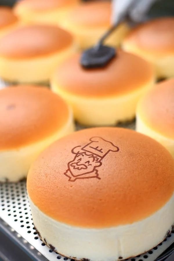 りくろーおじさんの店、チーズケーキ、大丸梅田店、アップルパイ