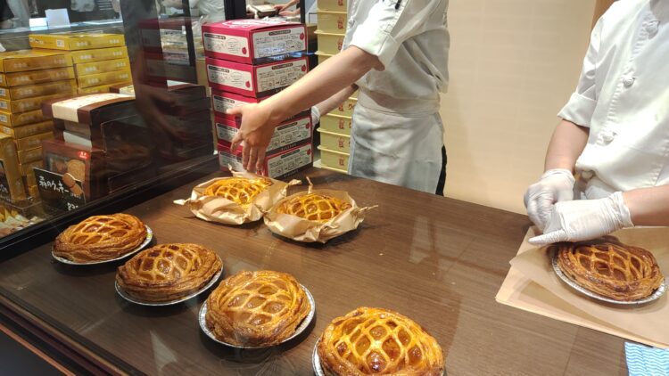 りくろーおじさんの店、チーズケーキ、大丸梅田店、アップルパイ