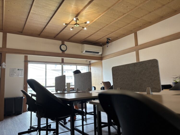 コワーキングスペース office with U