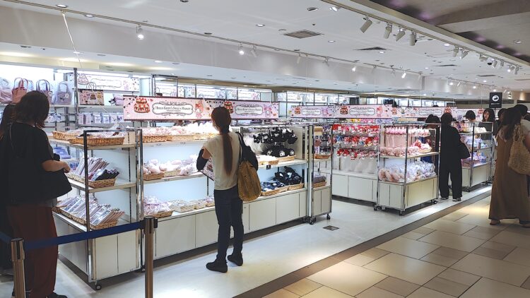 大丸梅田店、ハローキティー、サンリオ