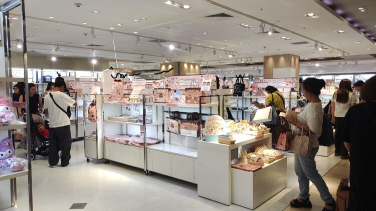 大丸梅田店、ハローキティー、サンリオ