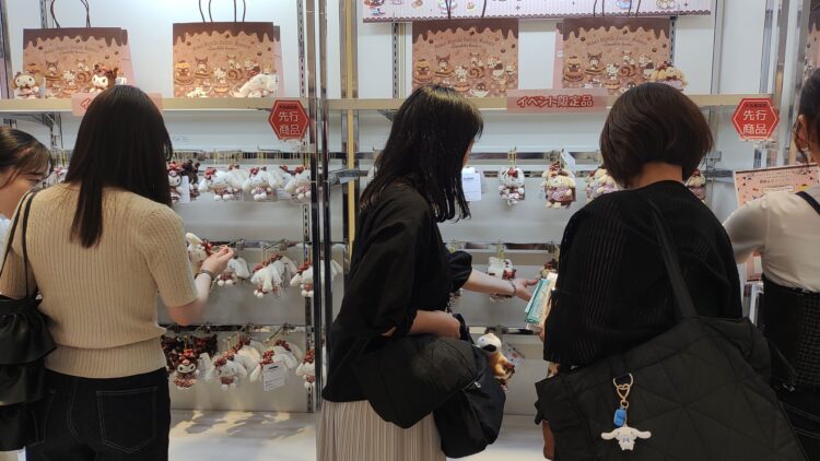 大丸梅田店、ハローキティー、サンリオ